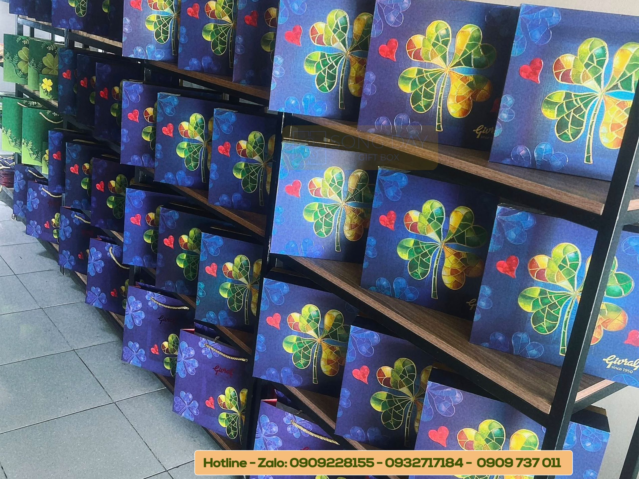hộp bánh trugn thu givral 4 bánh
